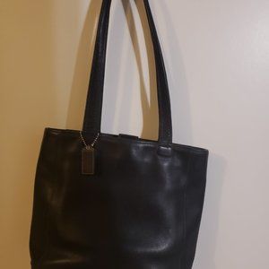 Vintage Coach Black Leather Medium Purse